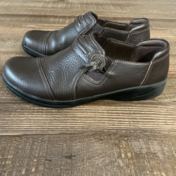 Clarks Collection Slip On Brown Leather Loafers Size 7.5 - Picture 2 of 6